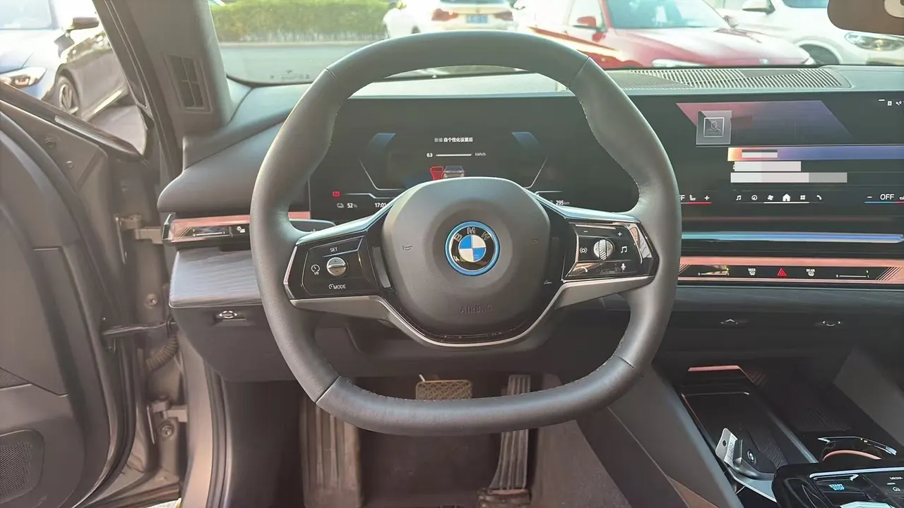 BMW 2025 i5 eDrive 35L Deluxe Set Automatic Gear 8
