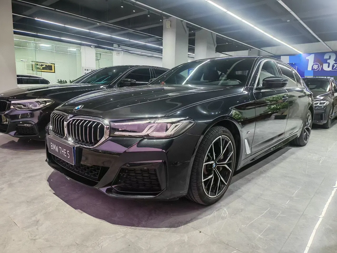 Открыть галерею: BMW 5 Series 2021 530Li 2.0T Exclusive M Sports Suit Automatic Gear