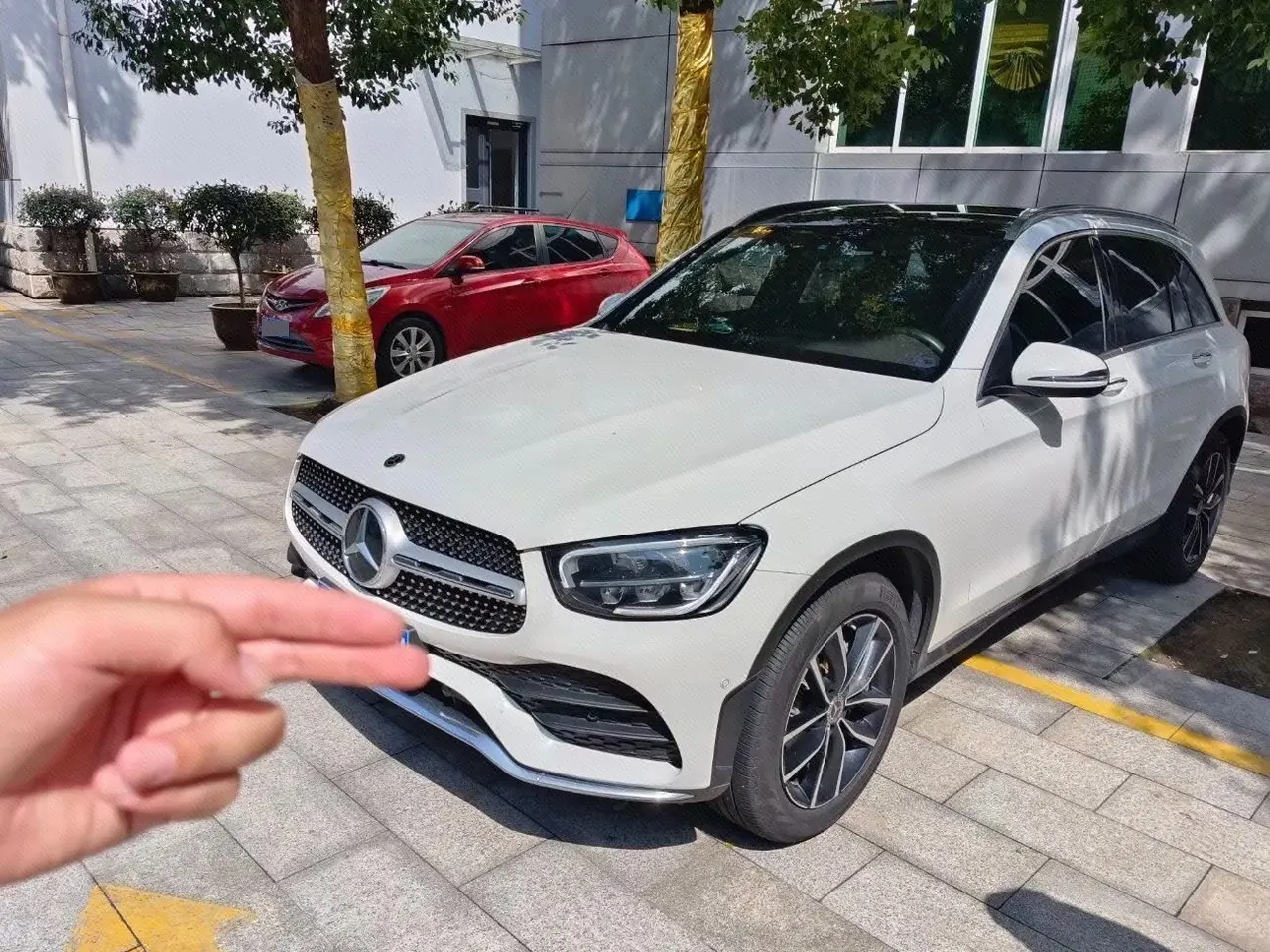 Открыть галерею: Mercedes Benz 2021 GLC 260 L 4MATIC 2.0T Dynamic Automatic