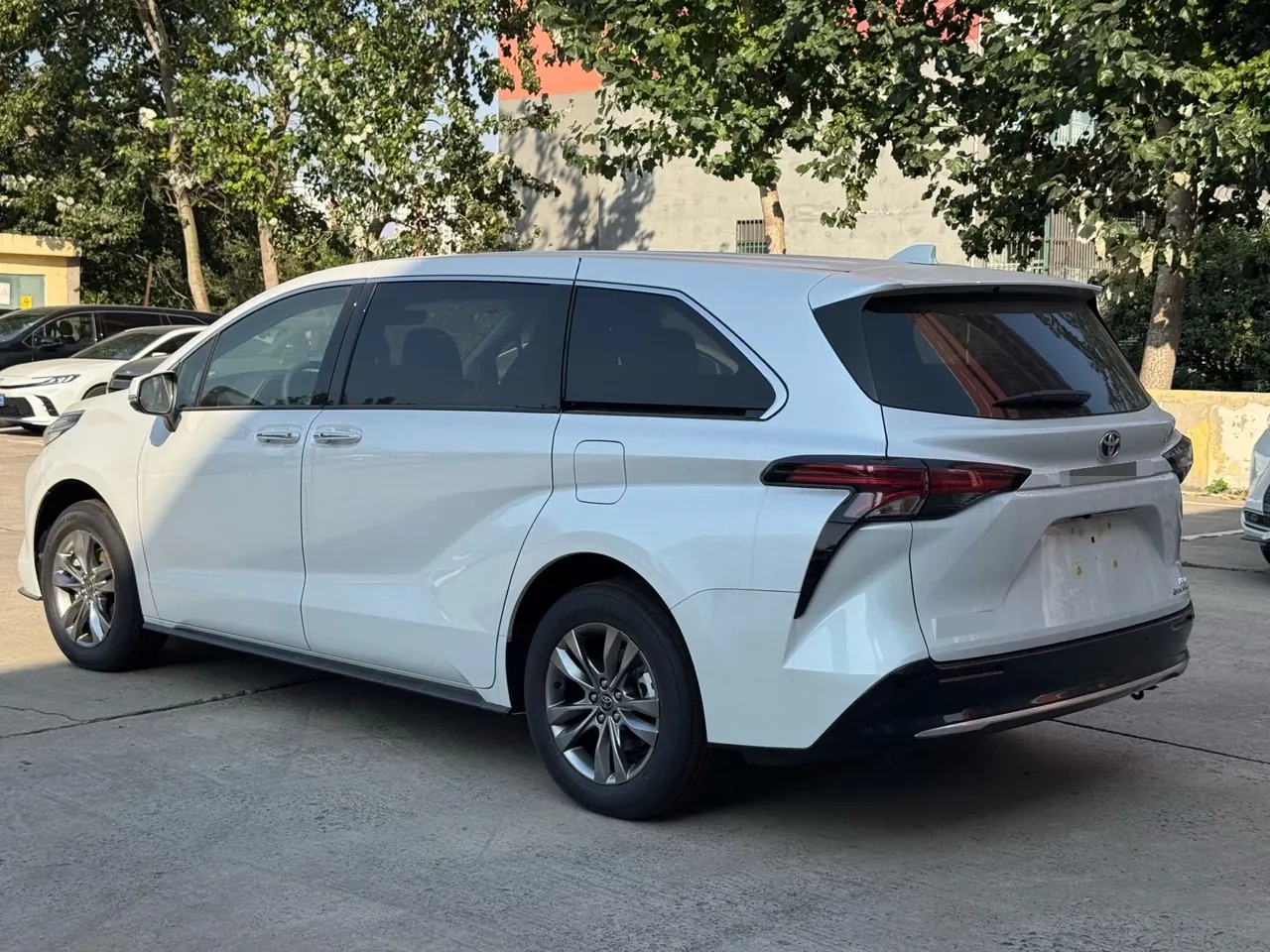 Toyota 2026 Sana 2.5 Stepless Four-wheel Drive Premium Edition Automatic Transmission 7