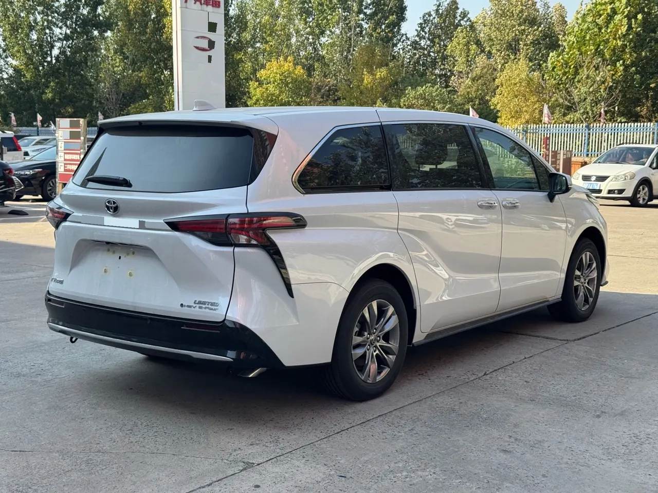 Toyota 2026 Sana 2.5 Stepless Four-wheel Drive Premium Edition Automatic Transmission 9