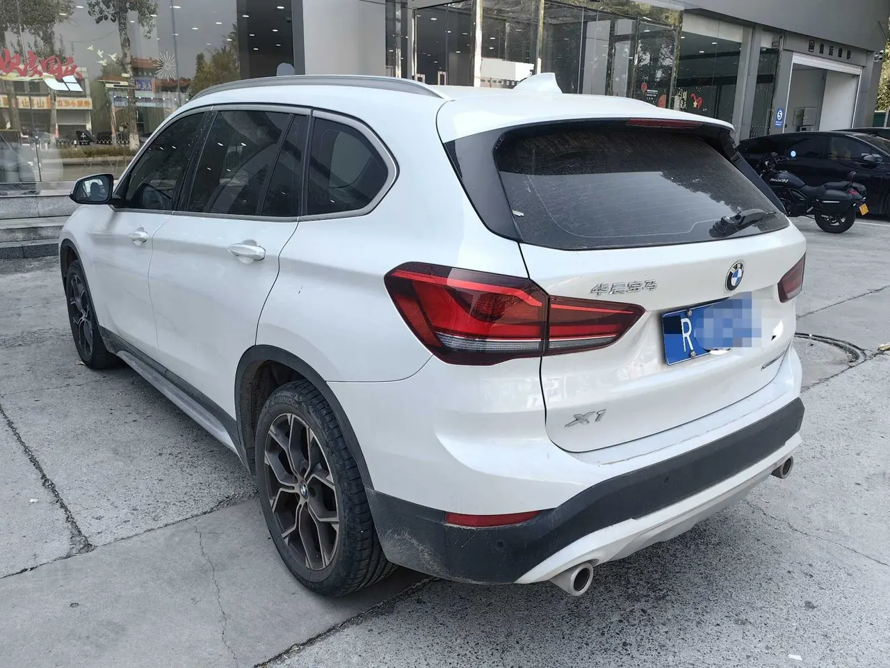 BMW 2022 X1 sDrive20Li 1.5T exclusive automatic gear 4