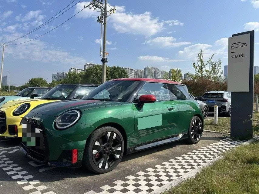 MINI Mini 2025 MINI JCW JOHN COOPER WORKS AUTOMATIC - View 1