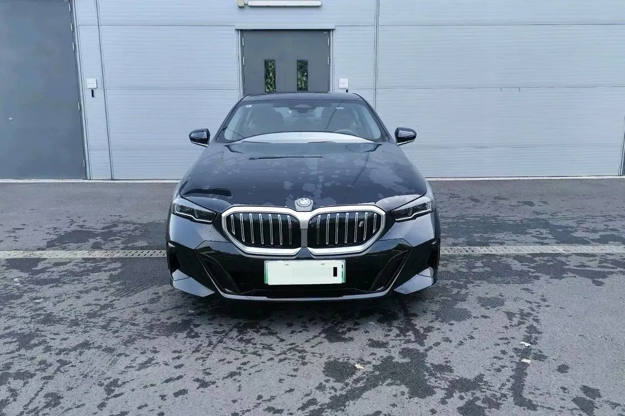 BMW 2025 i5 eDrive 40L M sports suit automatic gear 2