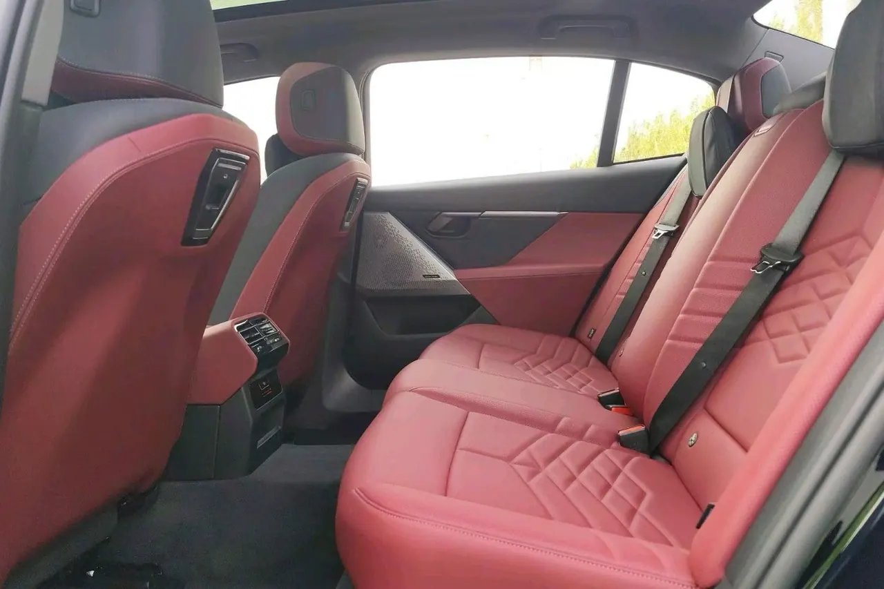 BMW 2025 i5 eDrive 40L M sports suit automatic gear 4