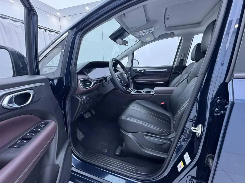 Chuanqi 2021 M6 1.5T 270T Deluxe Edition 7-seat Automatic Gear 7