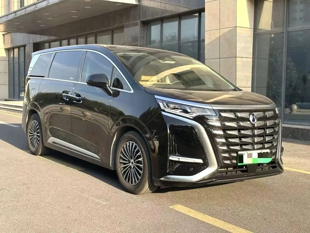 Denza 2024 Denza D9 DM-i 1.5T stepless 970 luxury automatic gear 3