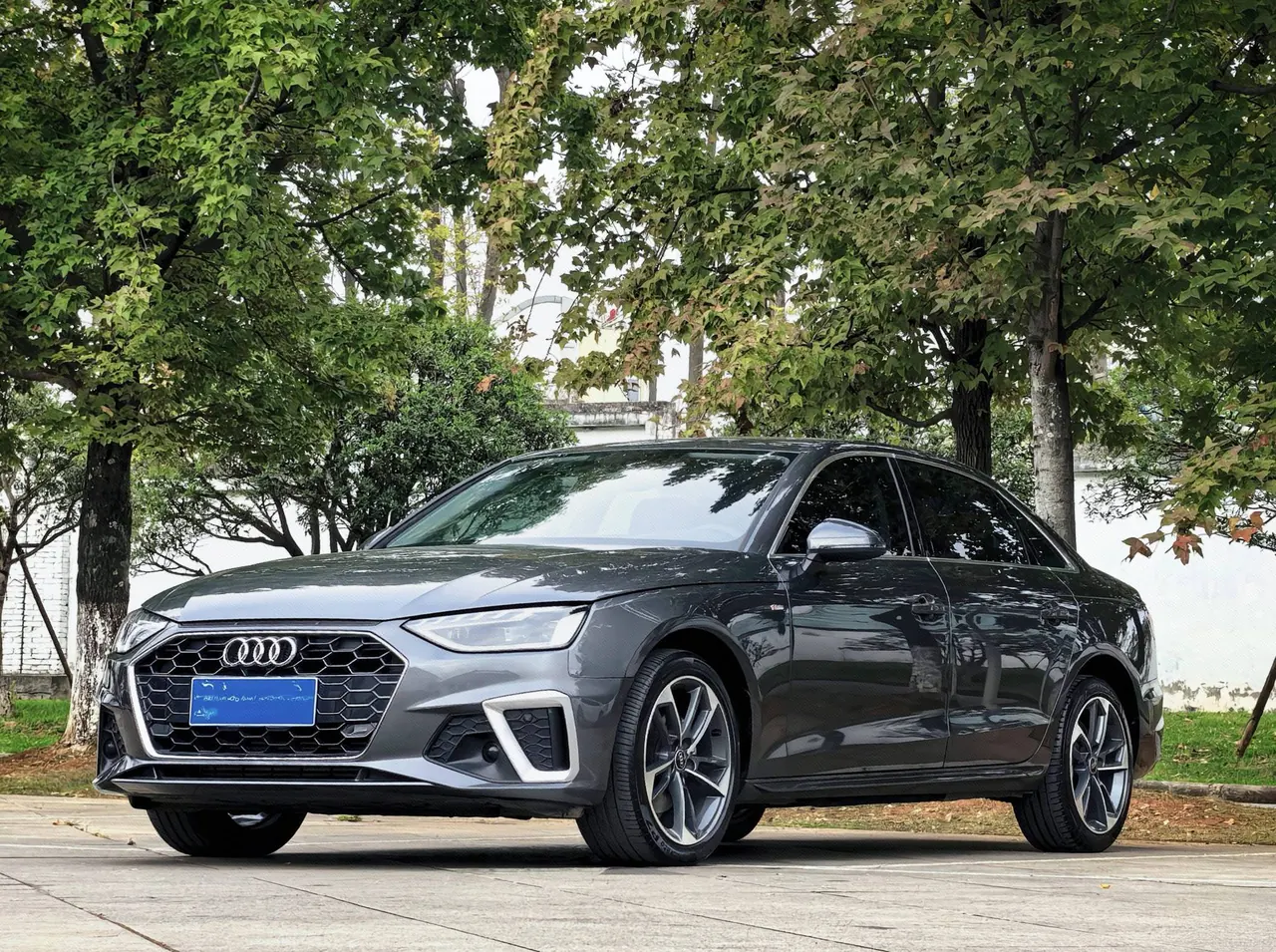 Открыть галерею: Audi 2022 A4L 2.0TFSI 40TFSI Fashion Dynamic Automatic