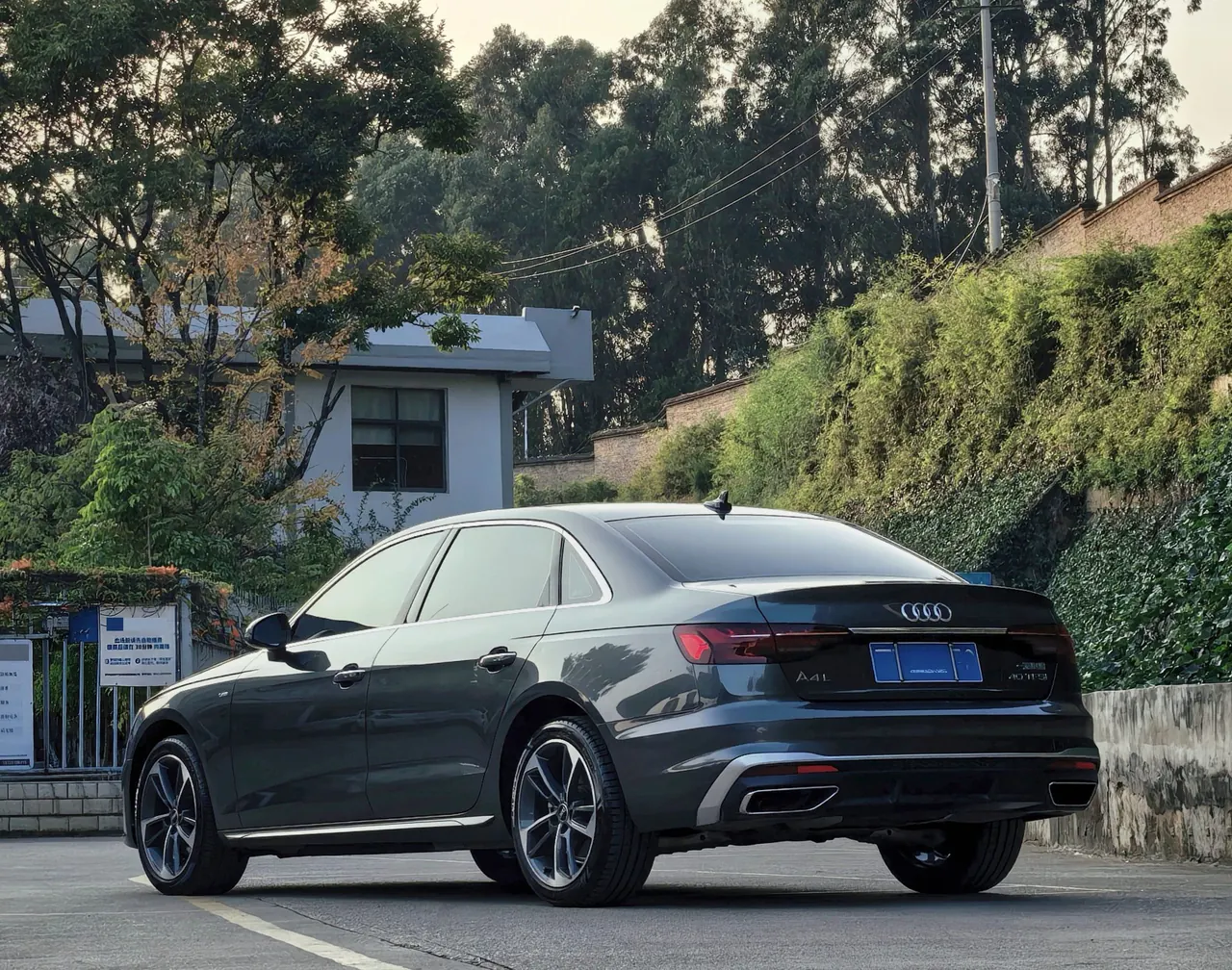 Audi 2022 A4L 2.0TFSI 40TFSI Fashion Dynamic Automatic 24