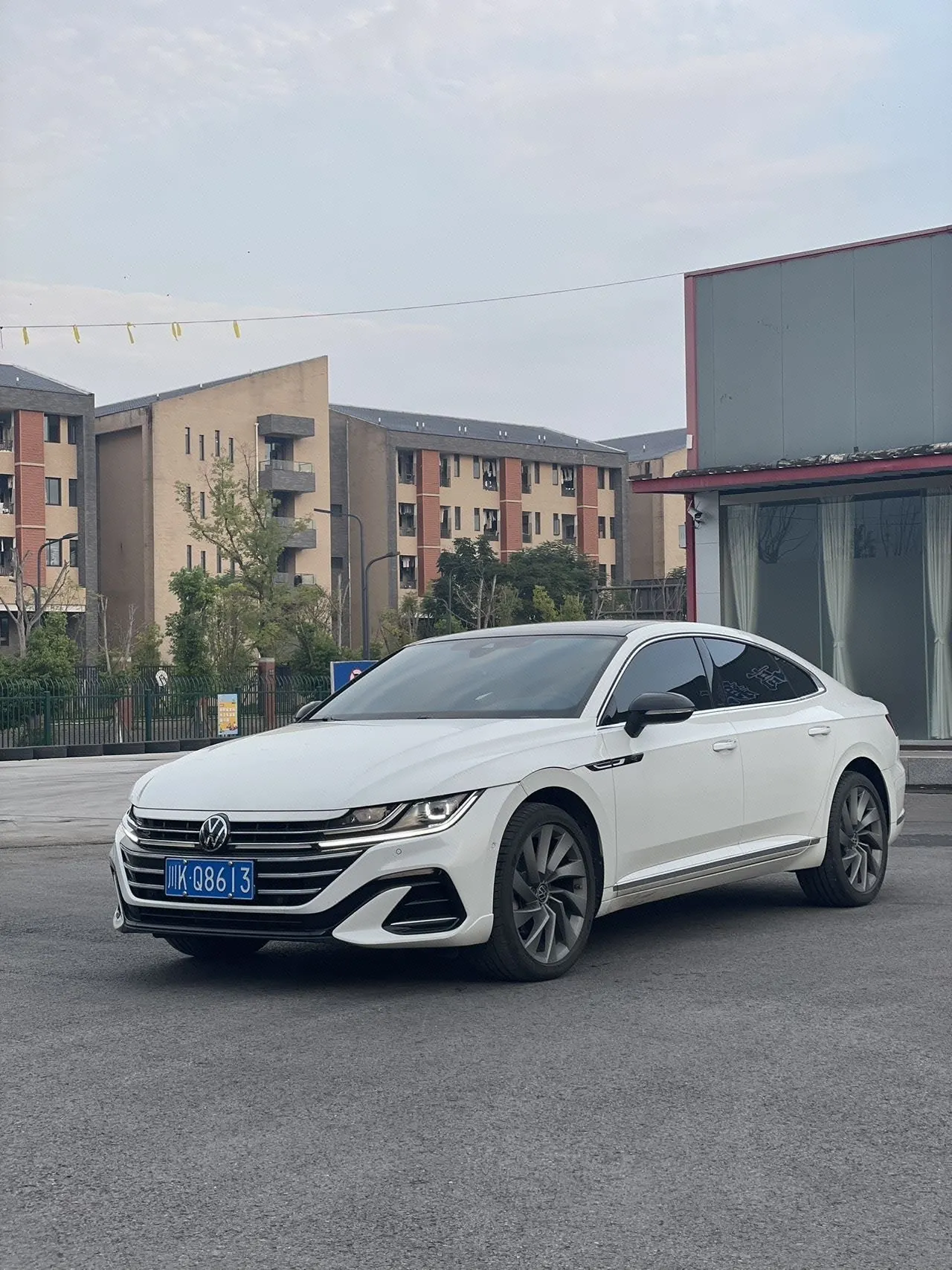 Открыть галерею: Volkswagen 2025 CC 2.0TSI 380TSI eye-catching automatic transmission