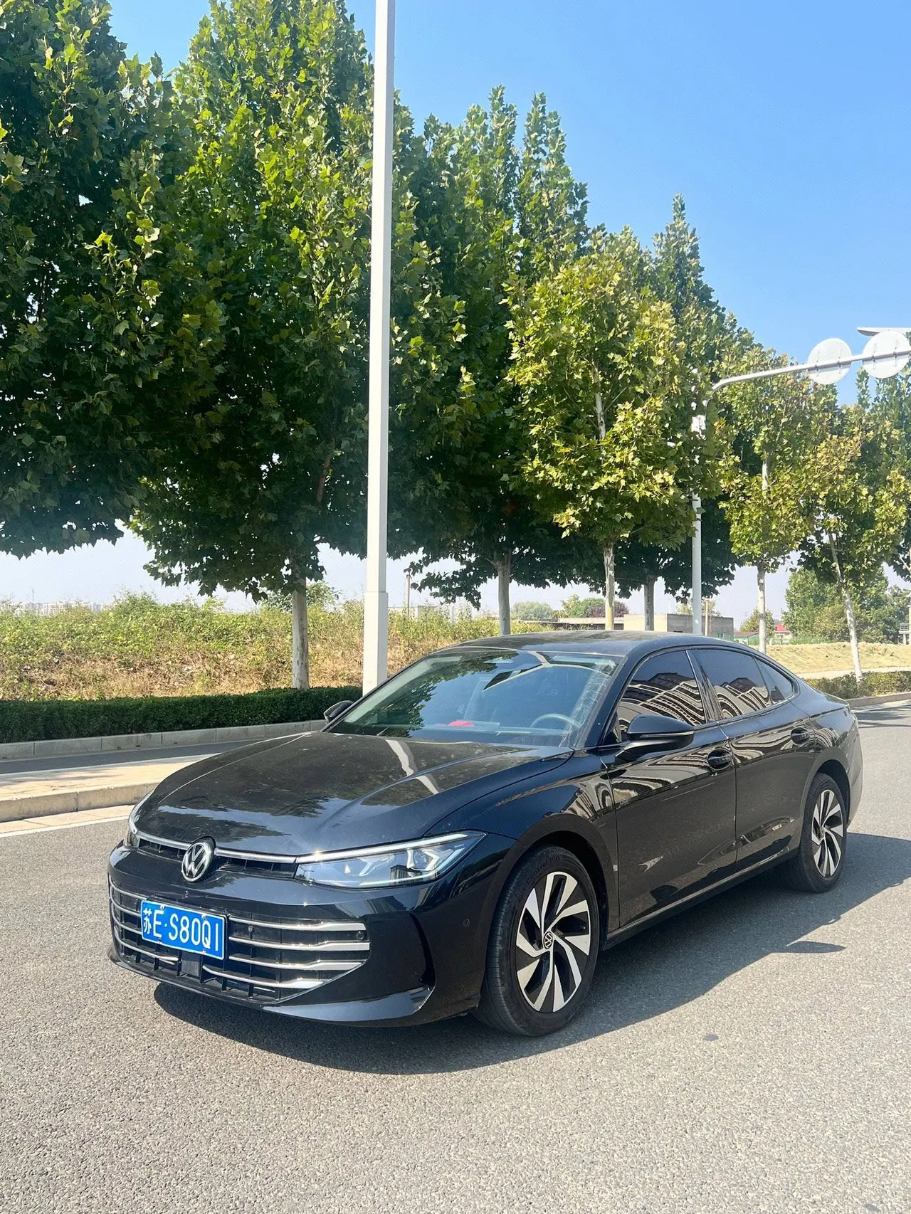打开图片灯箱:Volkswagen 2025 Passat Pro 2.0TSI 380TSI Longyun Edition Automatic Gear