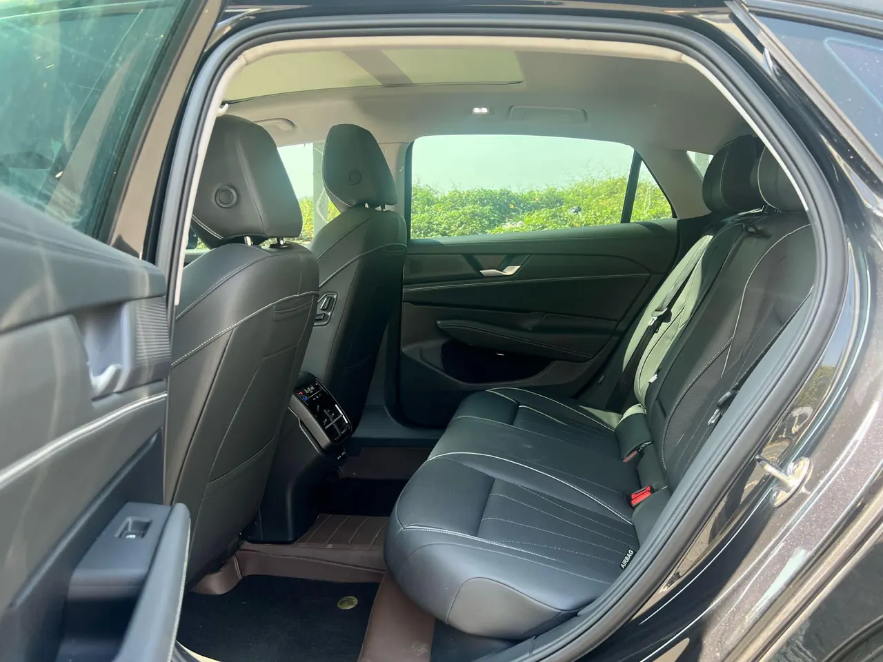 Volkswagen 2025 Passat Pro 2.0TSI 380TSI Longyun Edition Automatic Gear 5