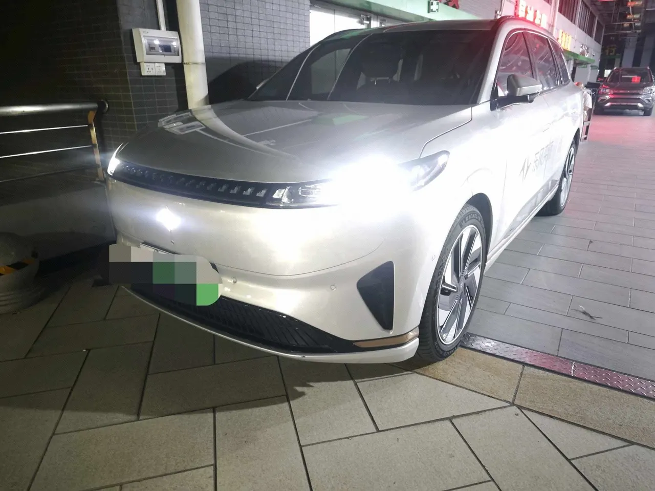 Yi pai 2025 e π 008 210Ultra extended range version 5-seat automatic gear - View 1