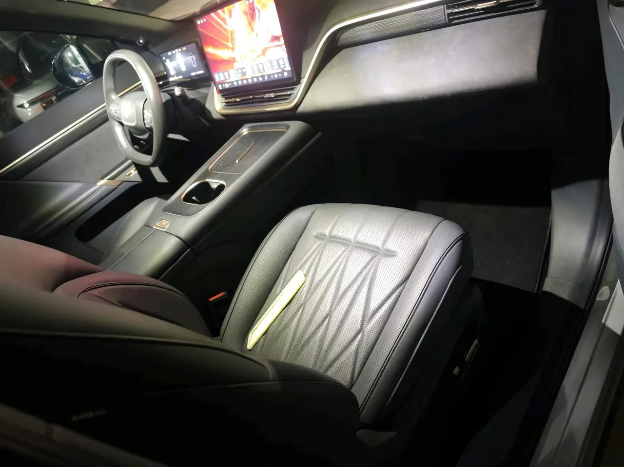 Yi pai 2025 e π 008 210Ultra extended range version 5-seat automatic gear 4