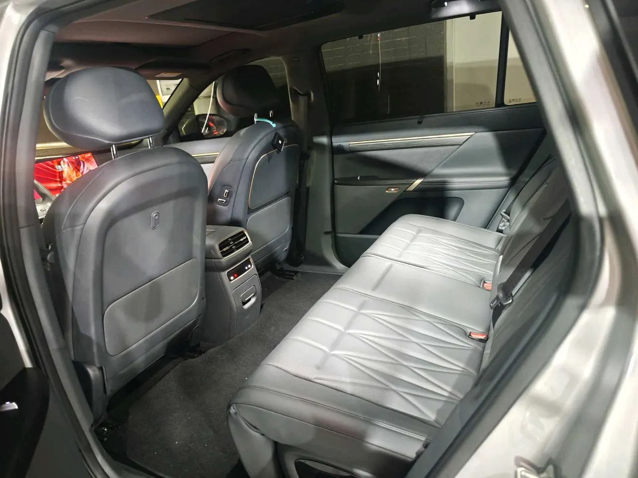 Yi pai 2025 e π 008 210Ultra extended range version 5-seat automatic gear 7