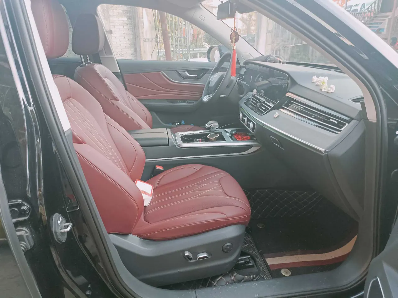 HongQi 2025 HS5 2.0T Two-Drive Flag Enjoy Pro Edition Automatic Gear 7