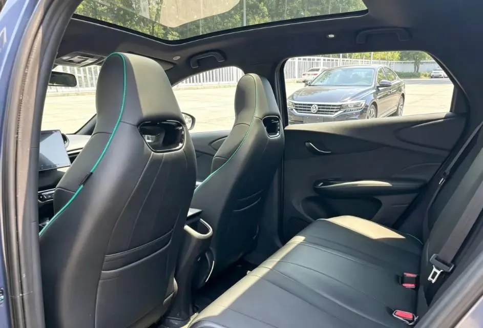 BYD 2024 Dolphin Glory Edition 420km Fashion Edition Automatic Gear 5