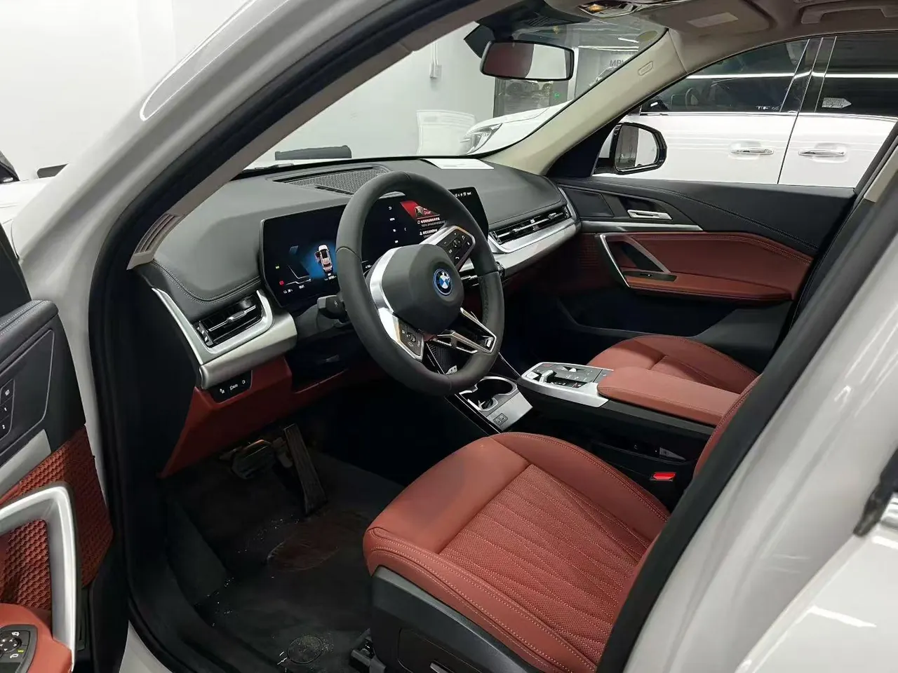 BMW 2025 iX1 eDrive25L eDrive25L m sports suit automatic gear 3