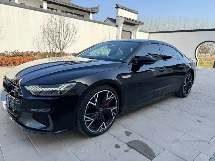 打开图片灯箱:Audi 2025 A7L 2.0TFSI 45TFSI Quattro Black Samurai Edition Automatic Gear