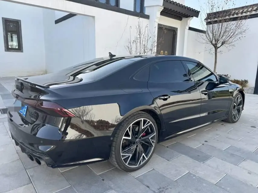 Audi 2025 A7L 2.0TFSI 45TFSI Quattro Black Samurai Edition Automatic Gear 3
