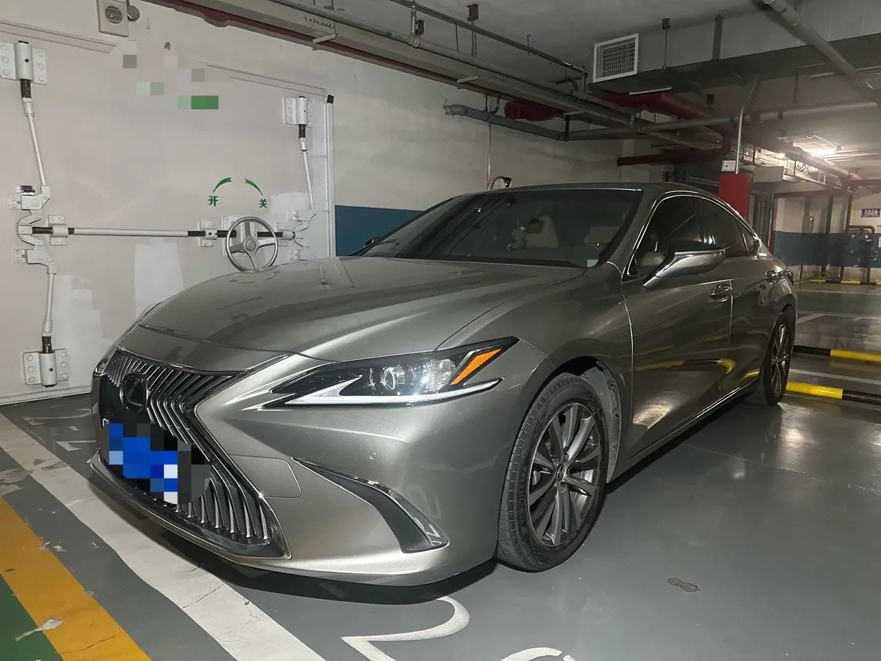 Open image lightbox: Lexus ES (Imported) 2020 ES200 2.0 Stepless Deluxe Edition Automatic Gear