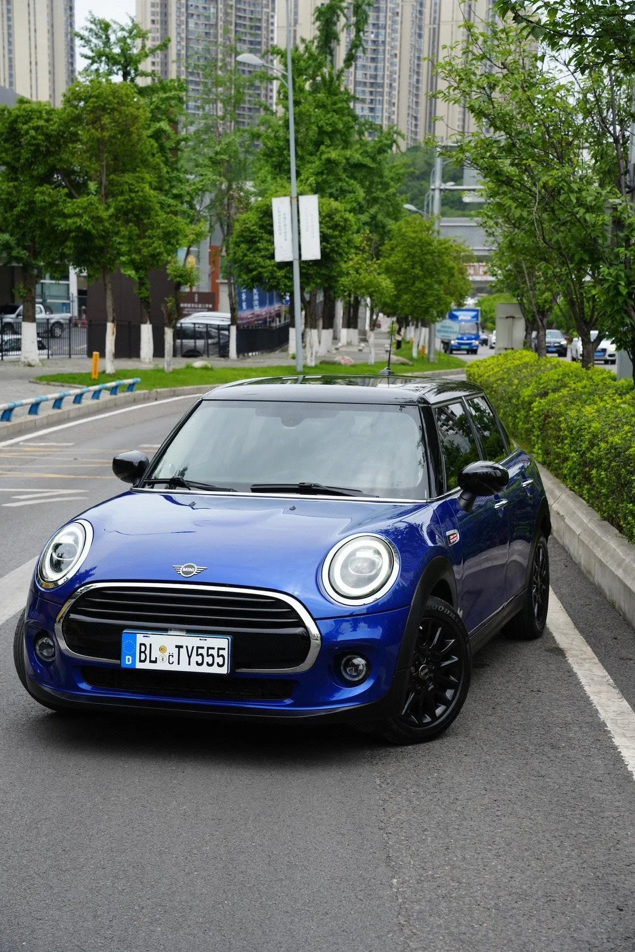 MINI Mini 5-Door (Imported) 2021 Mini Cooper 1.5T Classic Auto - View 1