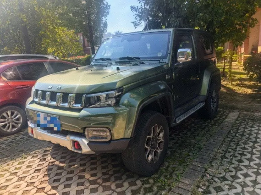 Открыть галерею: Beijing 2020 BJ40 2.0T 4-wheel drive tribute version chivalrous automatic gear