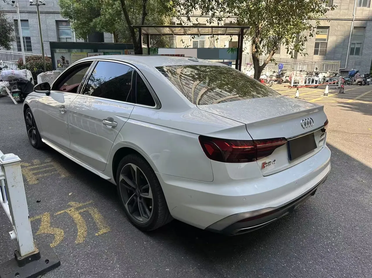 Audi 2020 A4L 2.0TFSI 40TFSI Fashion Dynamic Automatic 9
