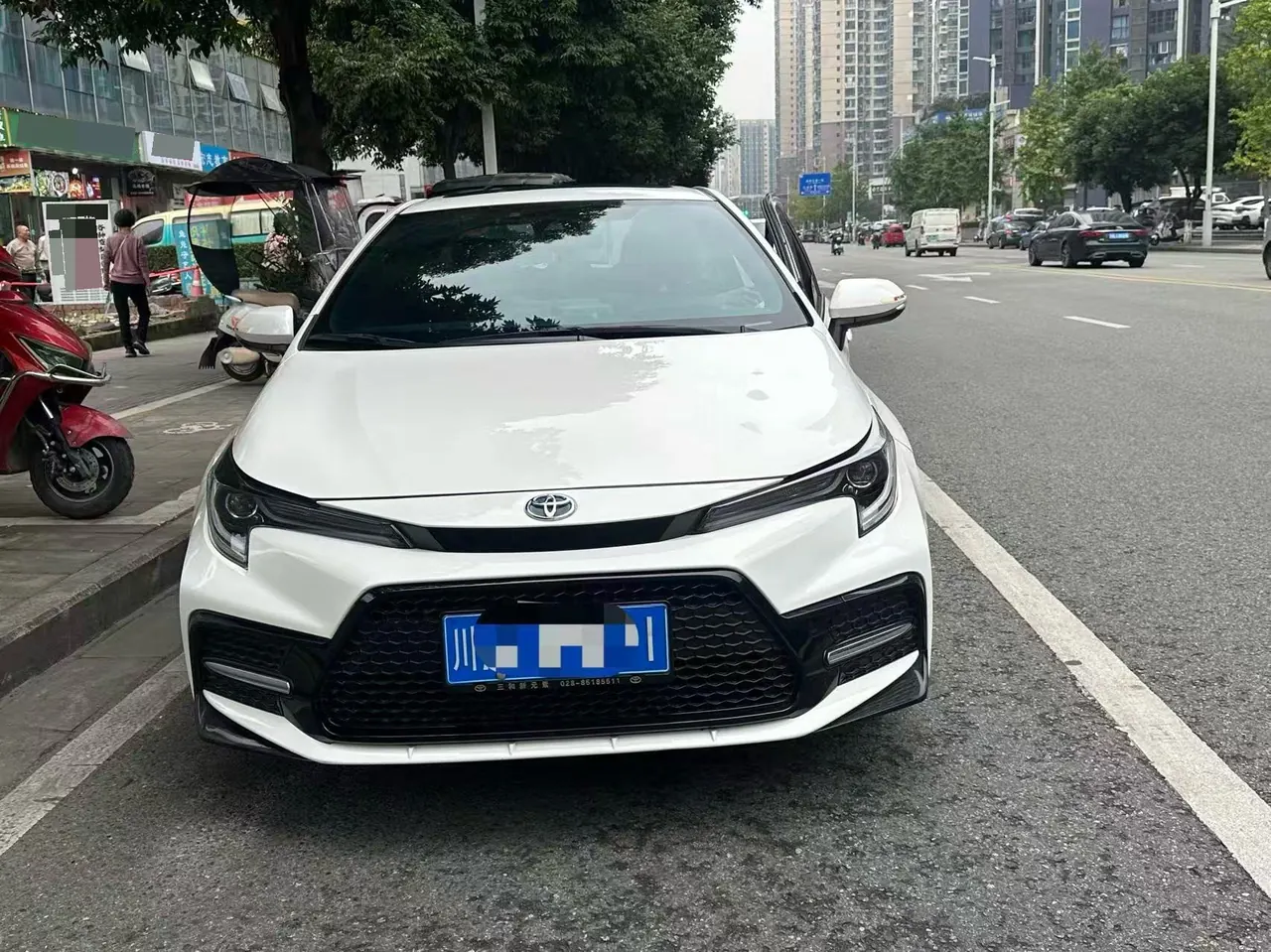 Toyota 2021 Lei Ling Shuangqing 1.8H Stepless Leading Edition Automatic Gear 3