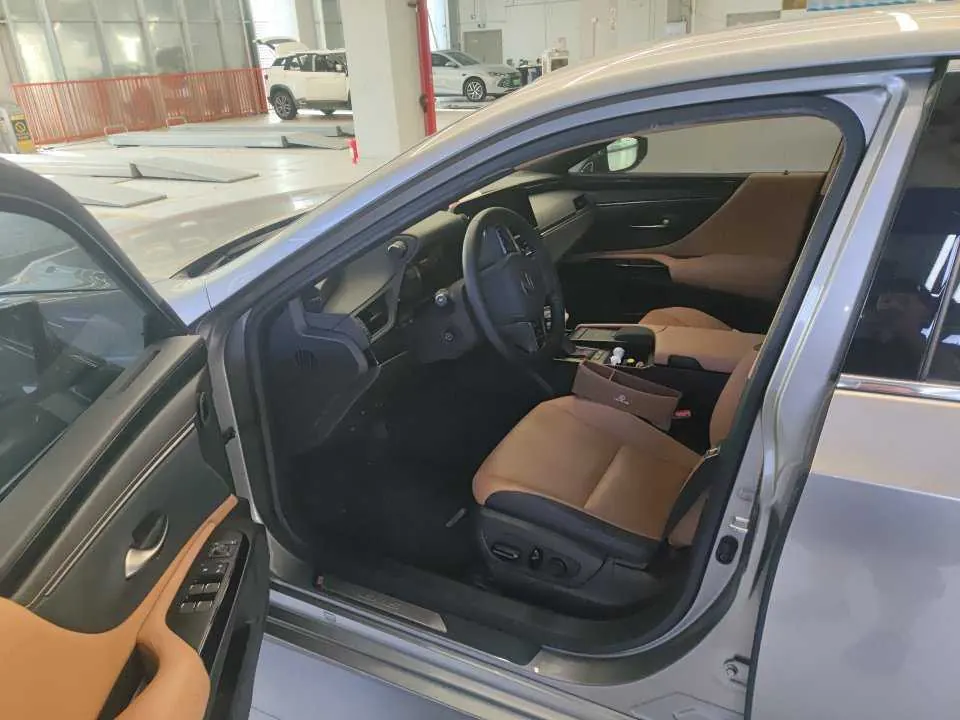 Lexus ES (Imported) 2021 ES300h 2.5 Stepless Premium Edition Automatic Gear 3