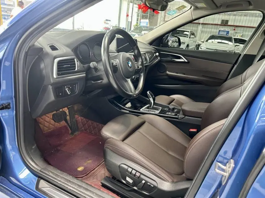 BMW 1 Series 2020 120i 1.5T M Sports Suit Automatic Gear 4