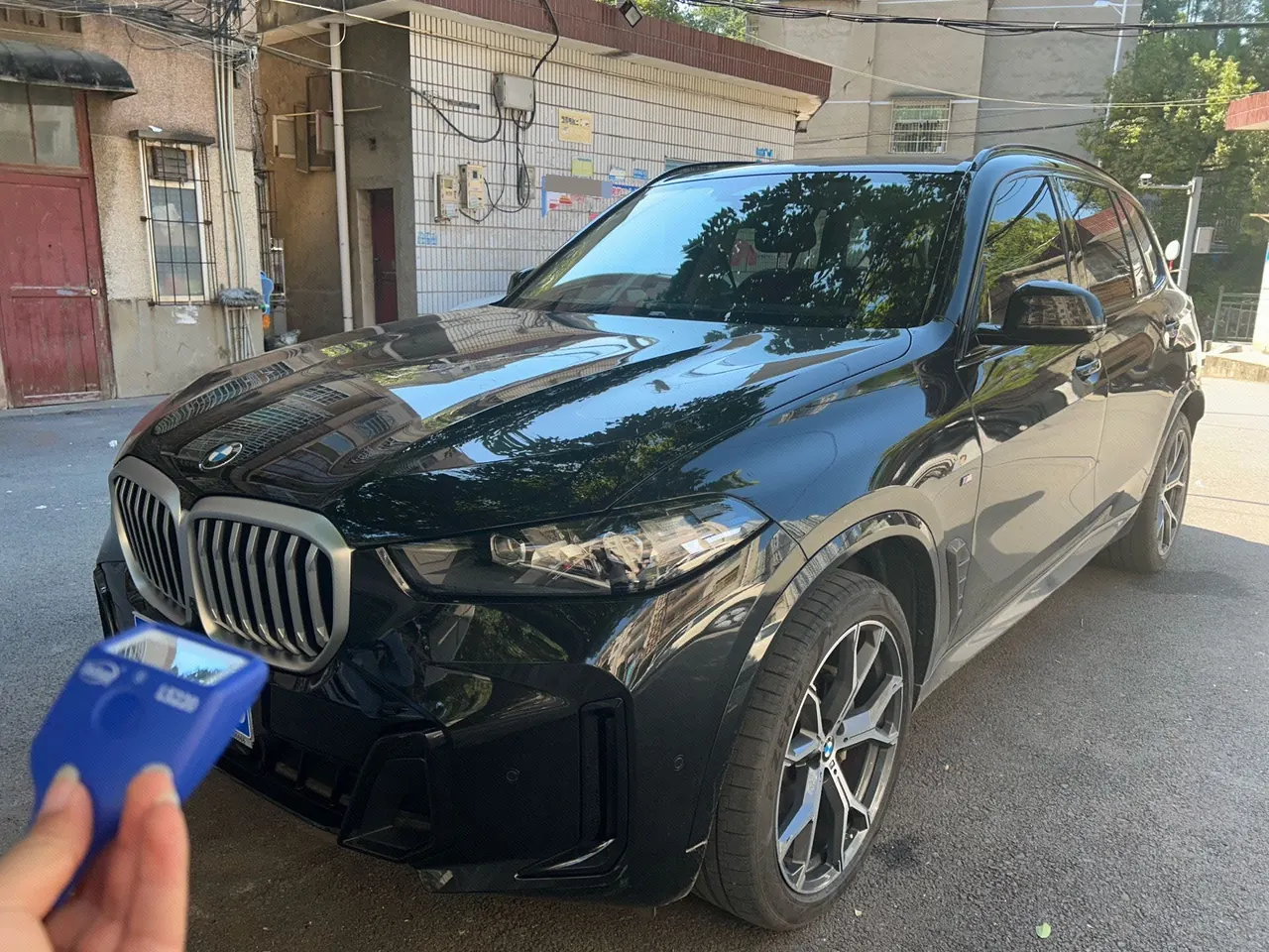 打开图片灯箱:BMW 2023 X5 xDrive30Li 48V 2.0T exclusive m sports obsidian night suit automatic gear