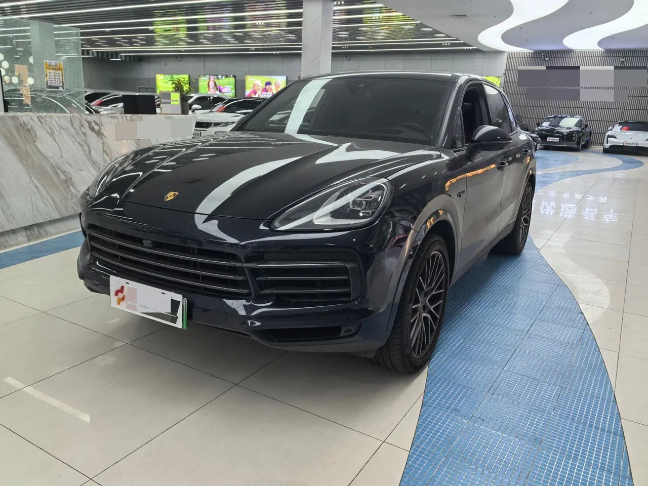 Porsche Cayenne New Energy (Imported) 2023 Cayenne Oil and Electric Hybrid 2.0T Automatic Gear - View 1