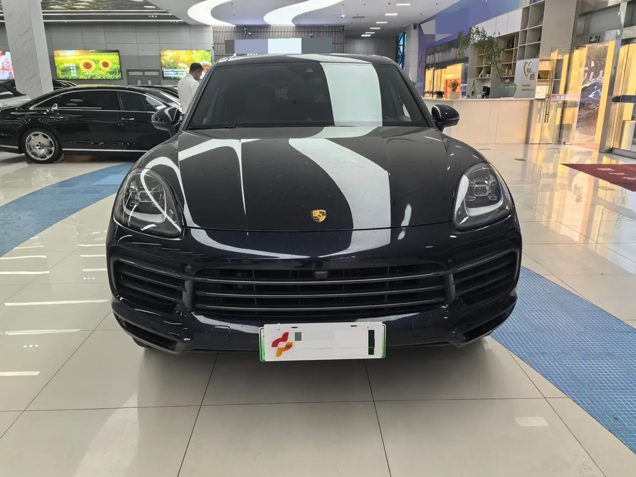 Porsche Cayenne New Energy (Imported) 2023 Cayenne Oil and Electric Hybrid 2.0T Automatic Gear 4