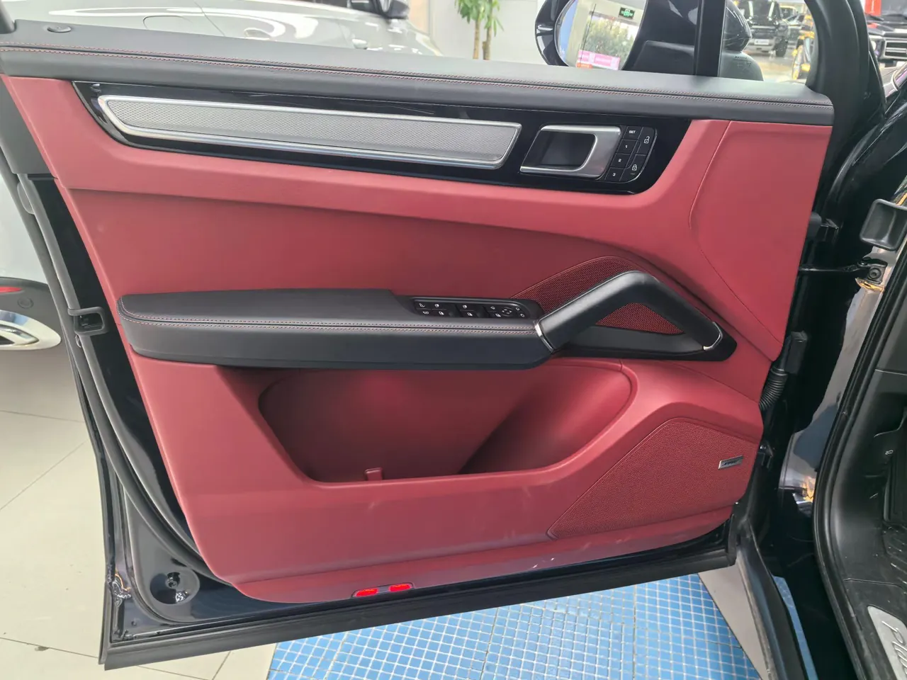 Porsche Cayenne New Energy (Imported) 2023 Cayenne Oil and Electric Hybrid 2.0T Automatic Gear 6