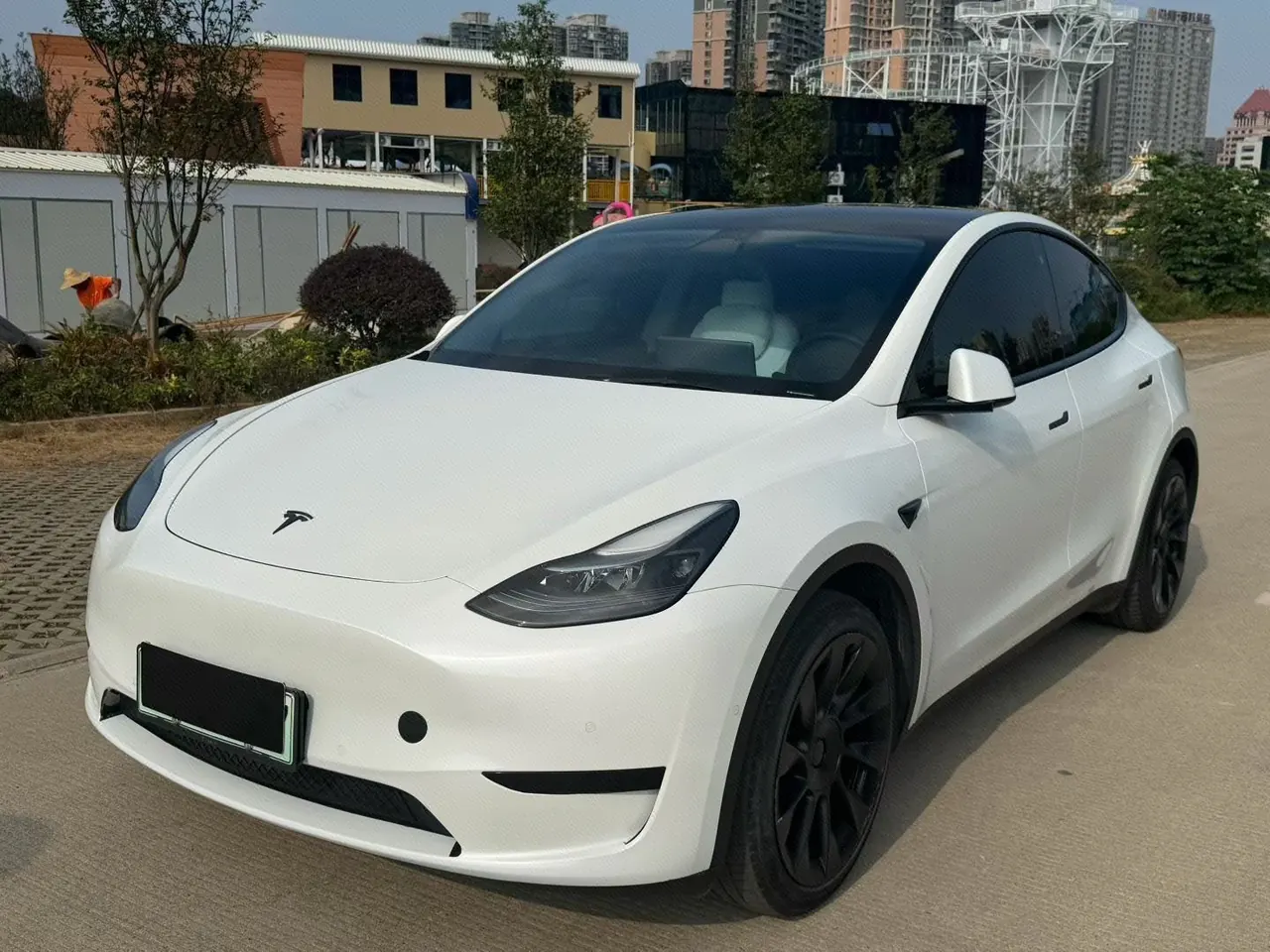 Open image lightbox: Tesla 2023 Model Y rear-wheel drive version automatic transmission