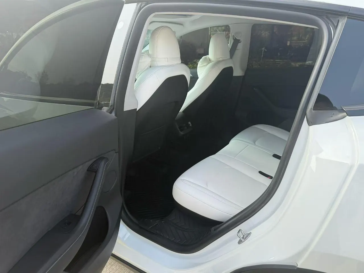 Tesla 2023 Model Y rear-wheel drive version automatic transmission 3