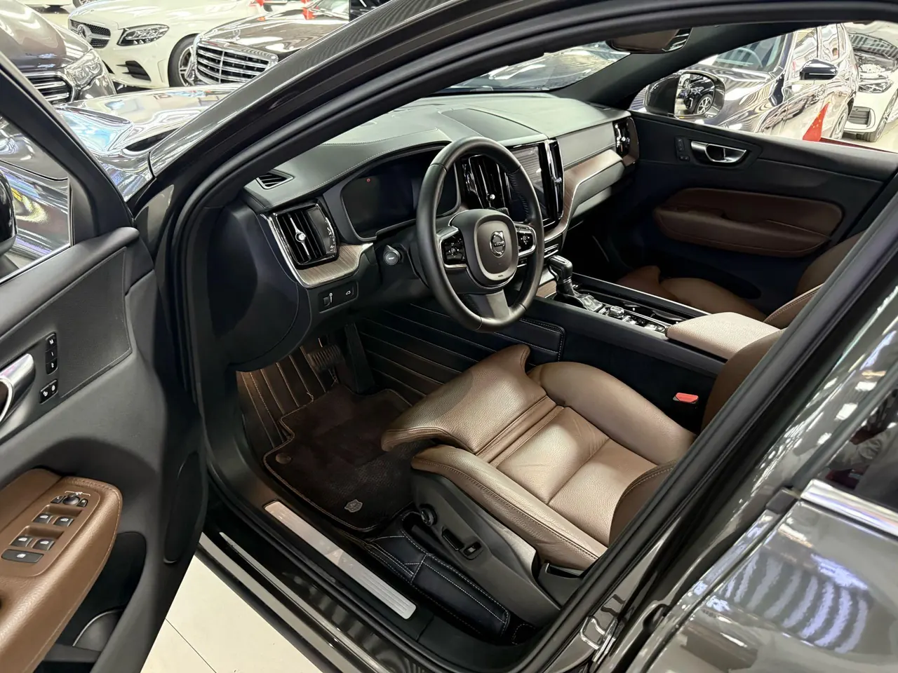 Volvo 2021 XC60 2.0T T5 4-wheel drive Zhiyuan Deluxe Edition Automatic Gear 2