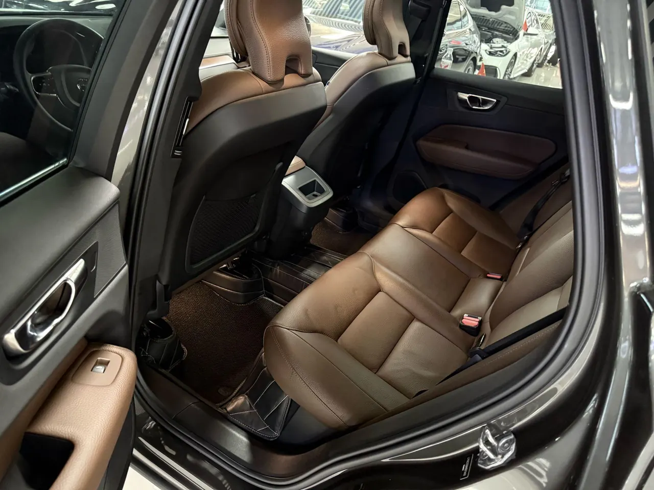 Volvo 2021 XC60 2.0T T5 4-wheel drive Zhiyuan Deluxe Edition Automatic Gear 3