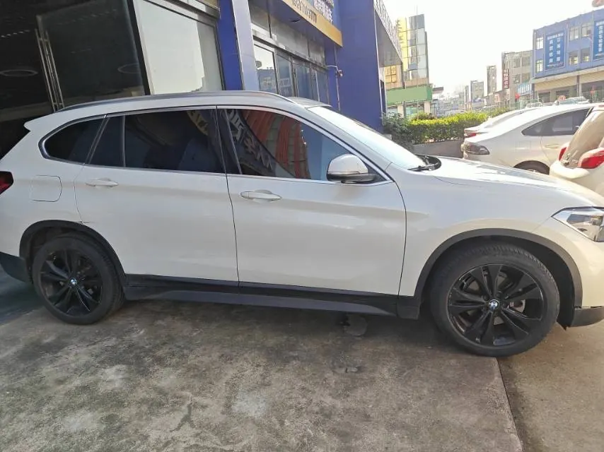 BMW 2021 X1 sDrive20Li 1.5T fashion automatic gear 3