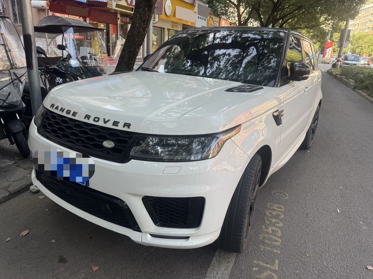 打开图片灯箱:Land Rover Range Rover Sport (Imported) 2020 Range Rover Sport 48V 3.0T L6 HSE Dynamic Automatic