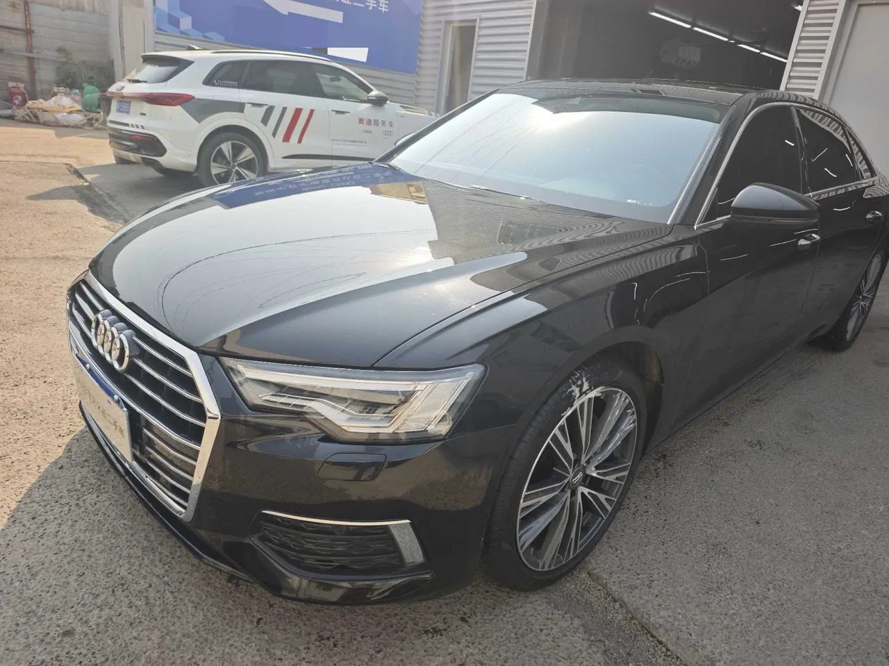 Открыть галерею: Audi 2021 A6L 2.0TFSI 40TFSI Deluxe Elegant Automatic