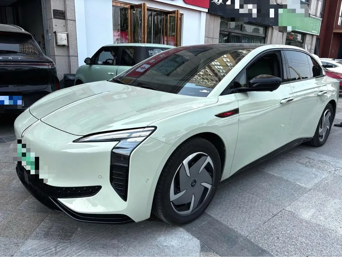 Открыть галерею: HongQi 2025 EH 7 690 Smart Edition Automatic Gear