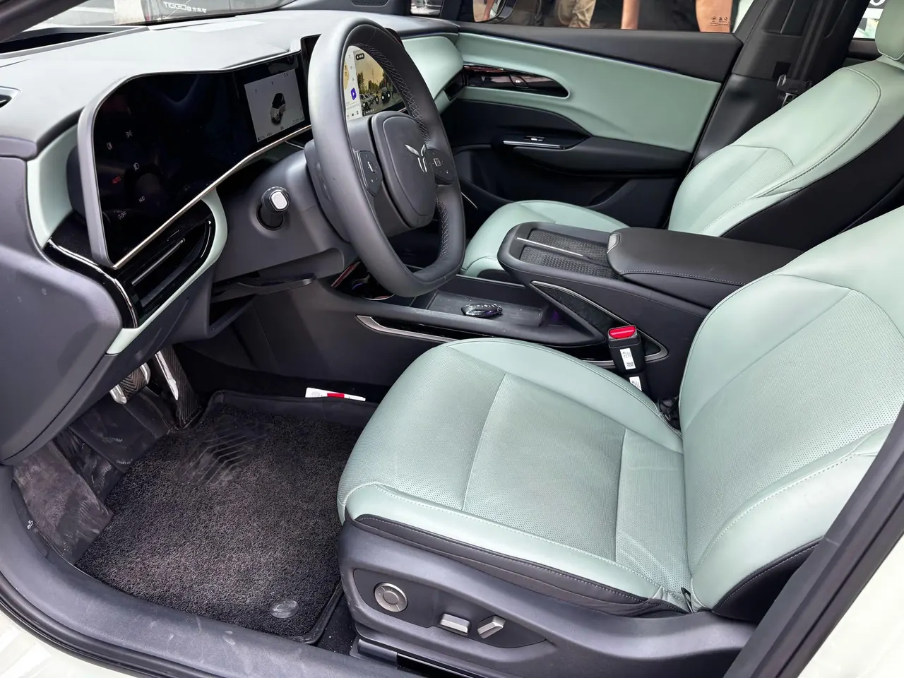 HongQi 2025 EH 7 690 Smart Edition Automatic Gear 4