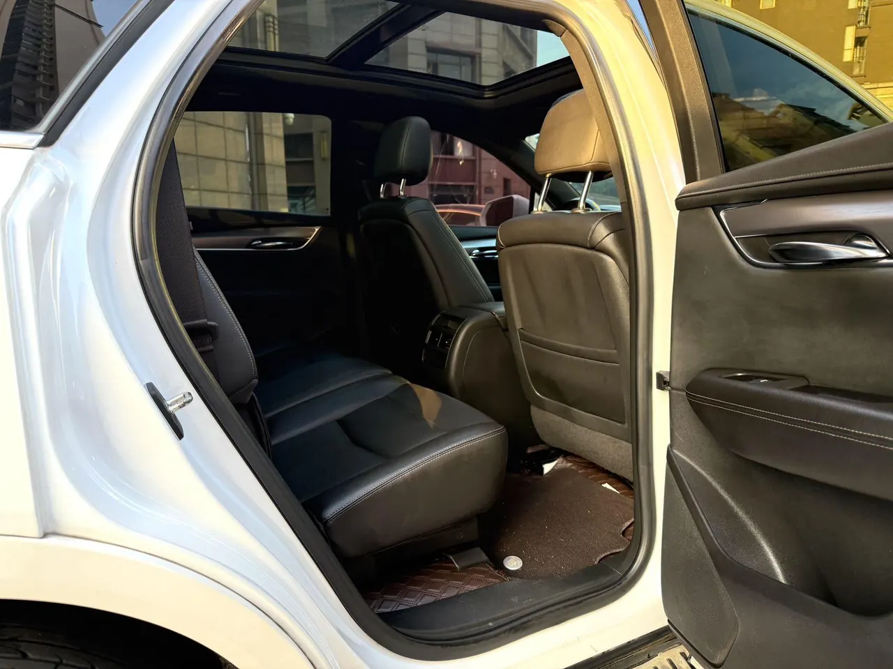 Cadillac 2020 XT5 2.0T 28T 4-wheel drive technical automatic gear 11