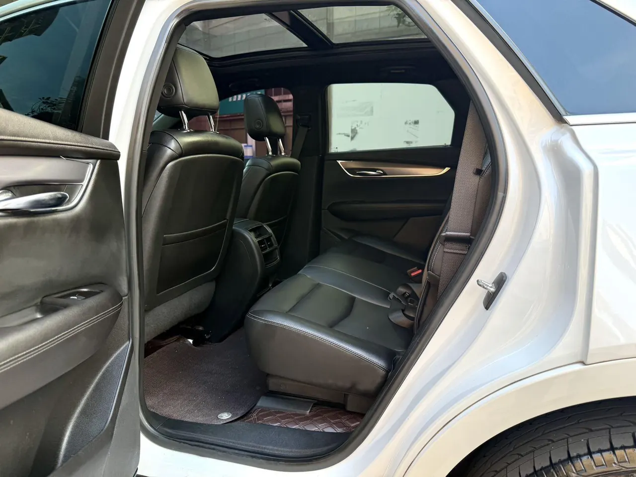 Cadillac 2020 XT5 2.0T 28T 4-wheel drive technical automatic gear 13