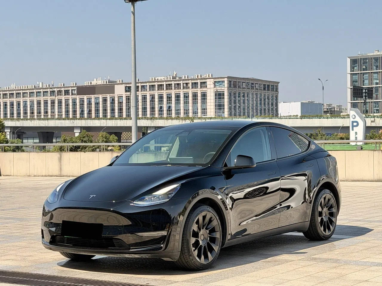 Открыть галерею: Tesla 2021 Model Y long endurance all-wheel drive version automatic transmission