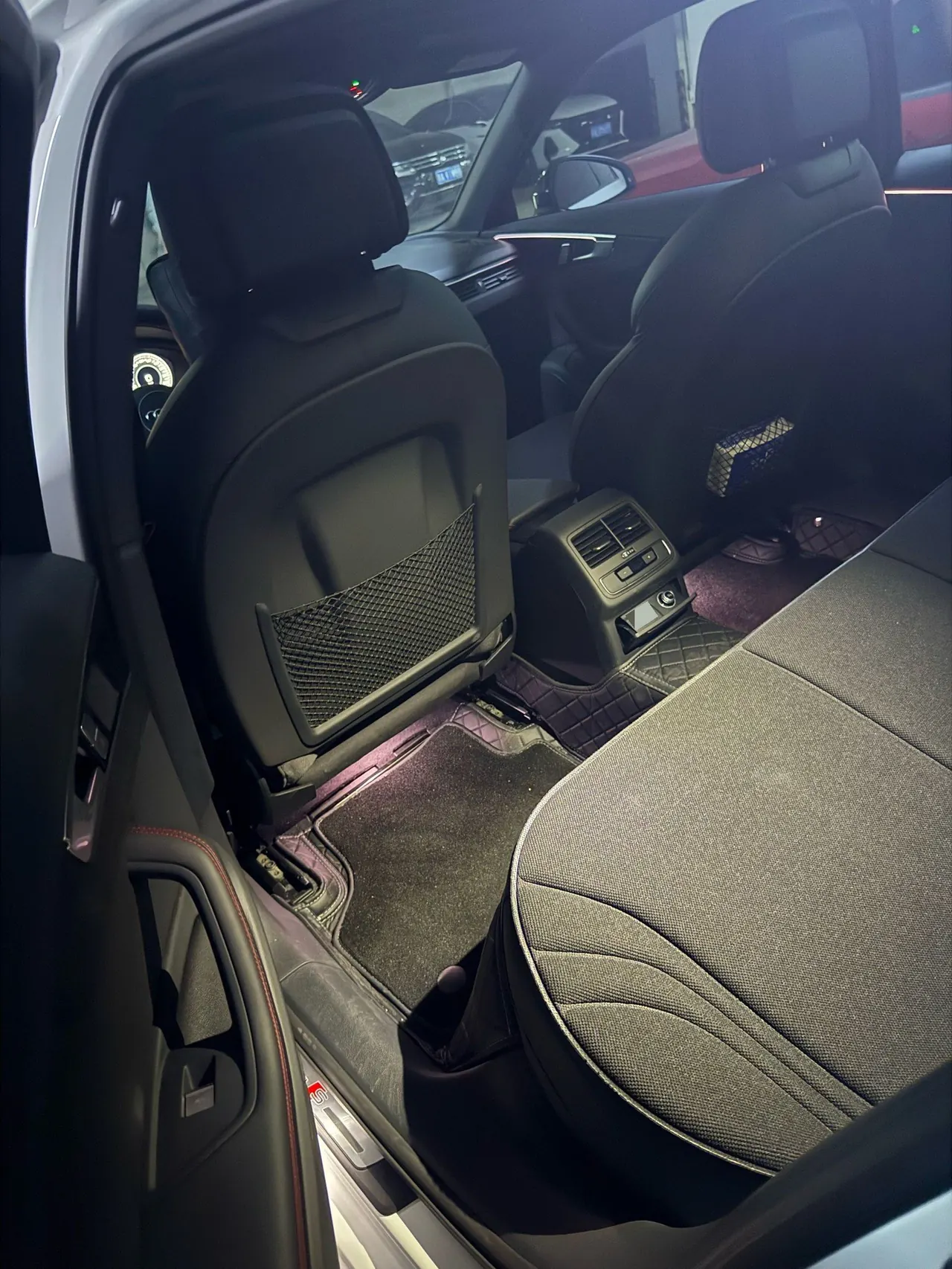 Audi 2025 A4L 2.0TFSI 40TFSI 2 million‑vehicle celebration edition, luxury sporty model, automatic transmission 3