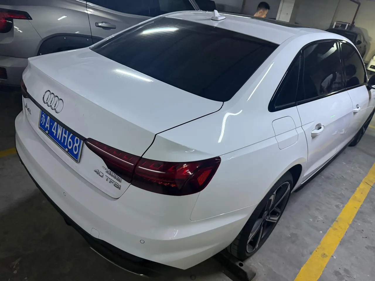 Audi 2025 A4L 2.0TFSI 40TFSI 2 million‑vehicle celebration edition, luxury sporty model, automatic transmission 4