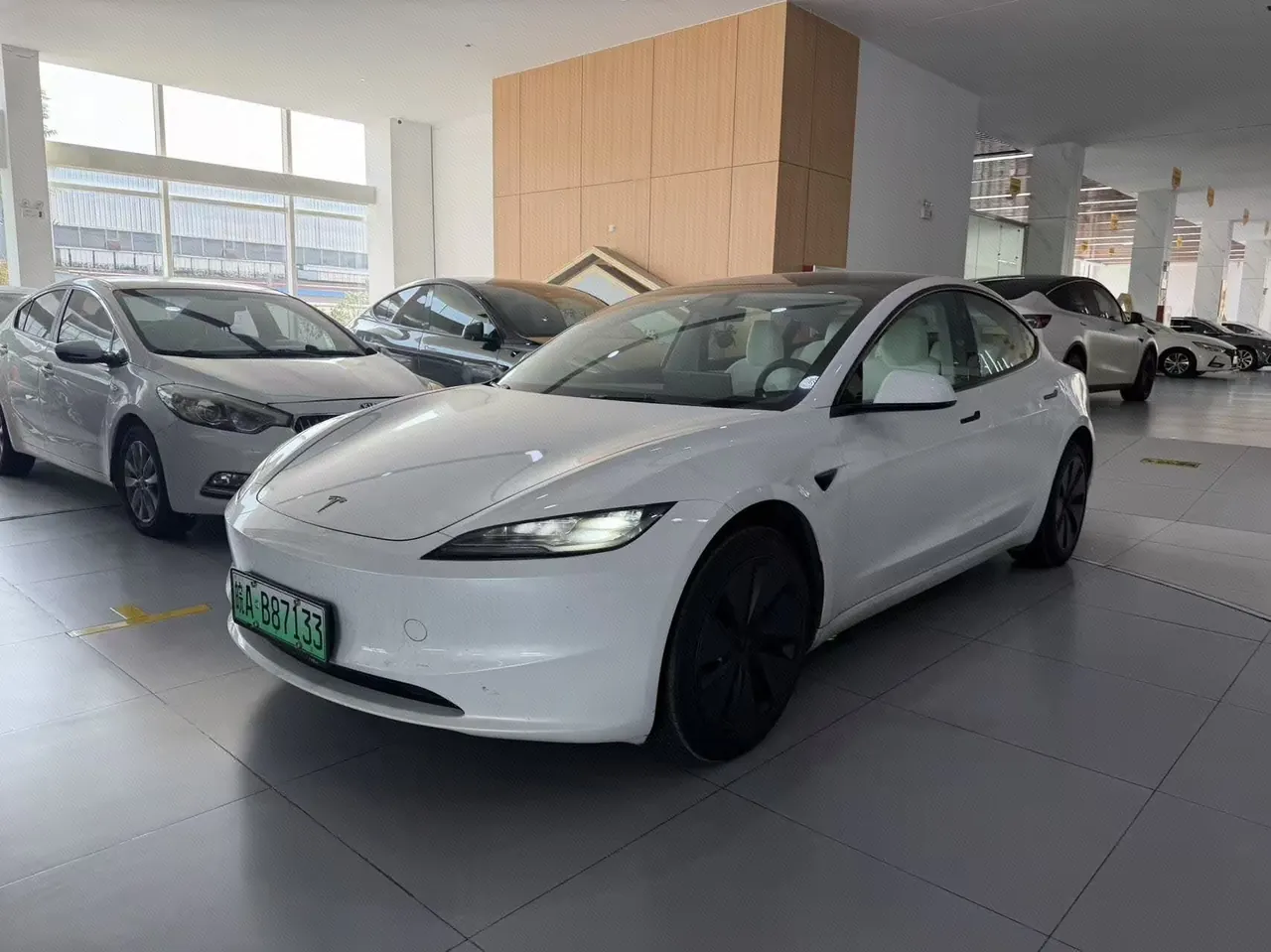 Open image lightbox: Tesla 2025 Model 3 Rear-Wheel-Drive Edition (facelift) Automatic Transmission